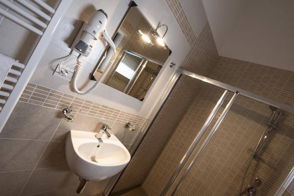 ホテル Golden House メザーニェ 部屋 写真